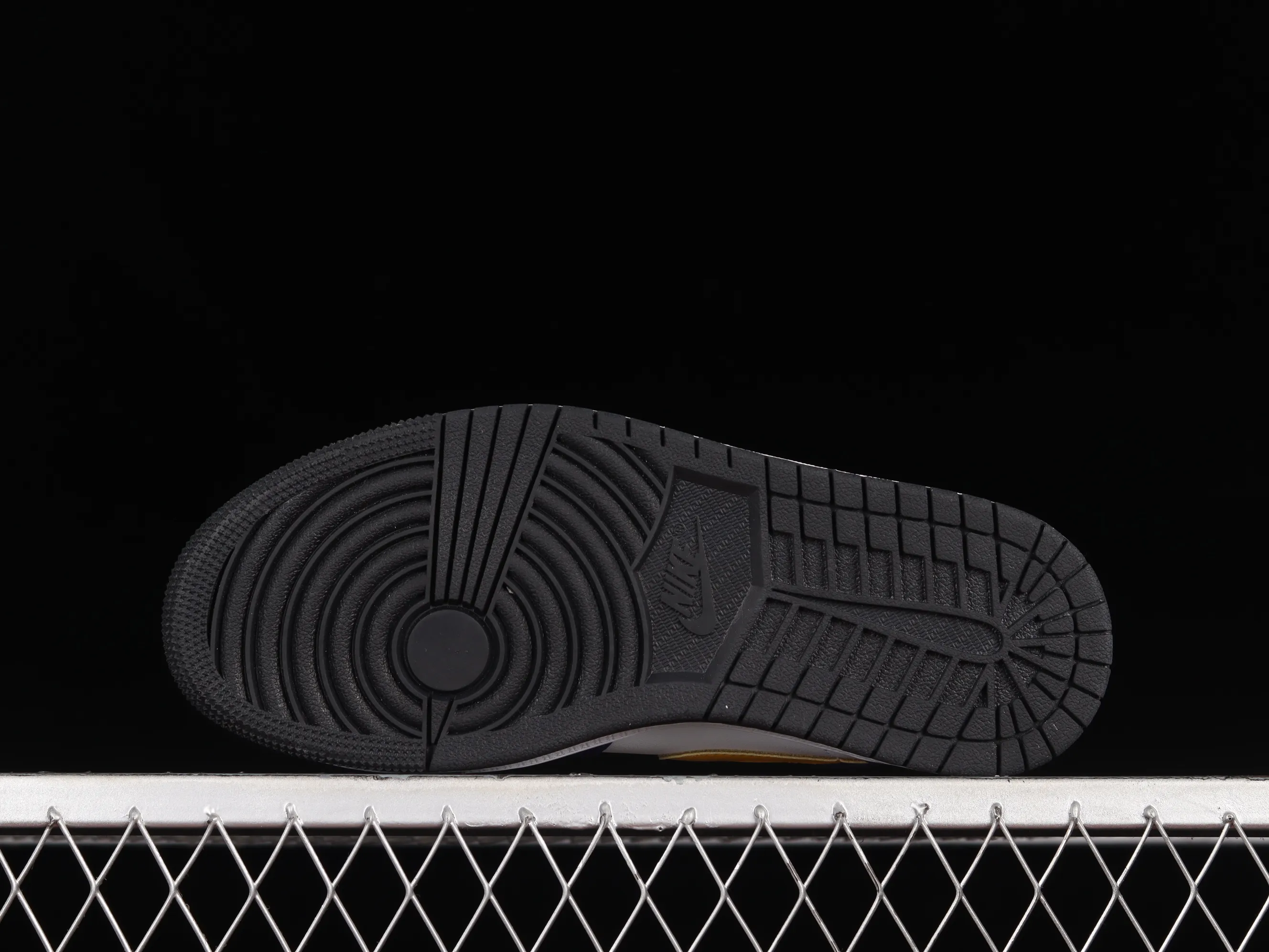All categories Air Jordan Jordan series basketball shoes Air Jordan 1 Mid Air Jordan 1 Mid "Lakers" AJ1 Joe 1 Lakers color matching Zhongbang basketball shoes DQ8426-517